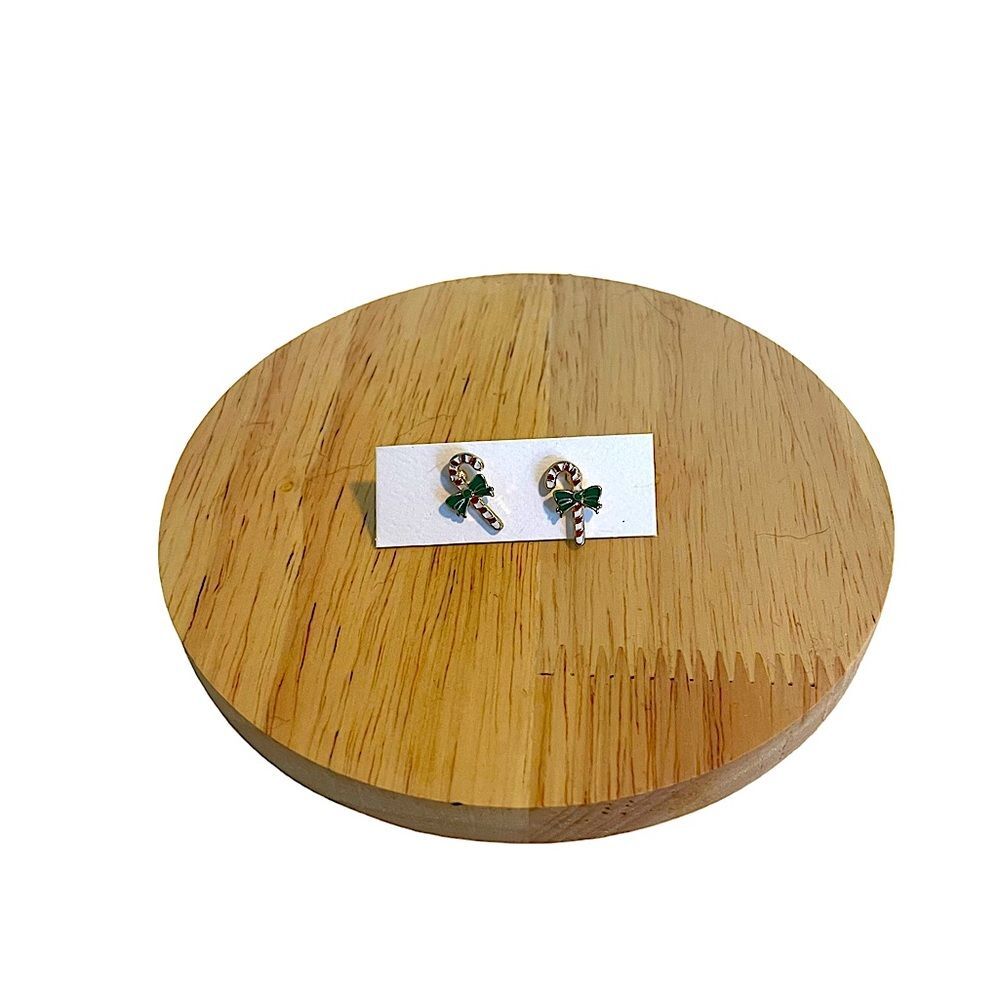 FREE Christmas earring with $35โ purchase